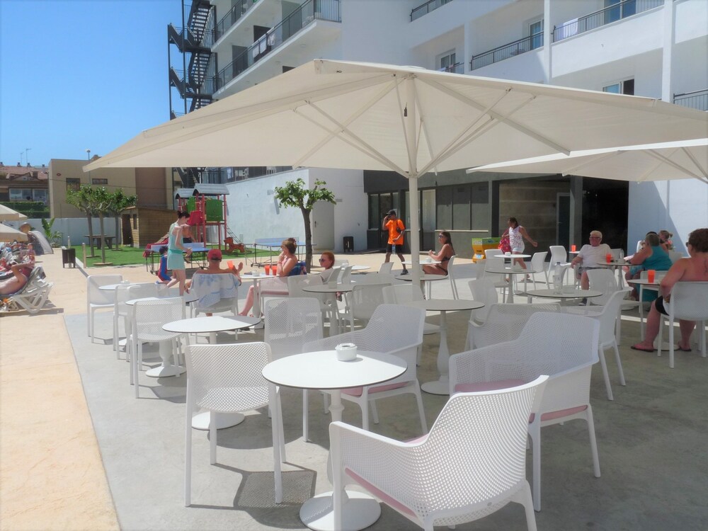 Poolside Bar