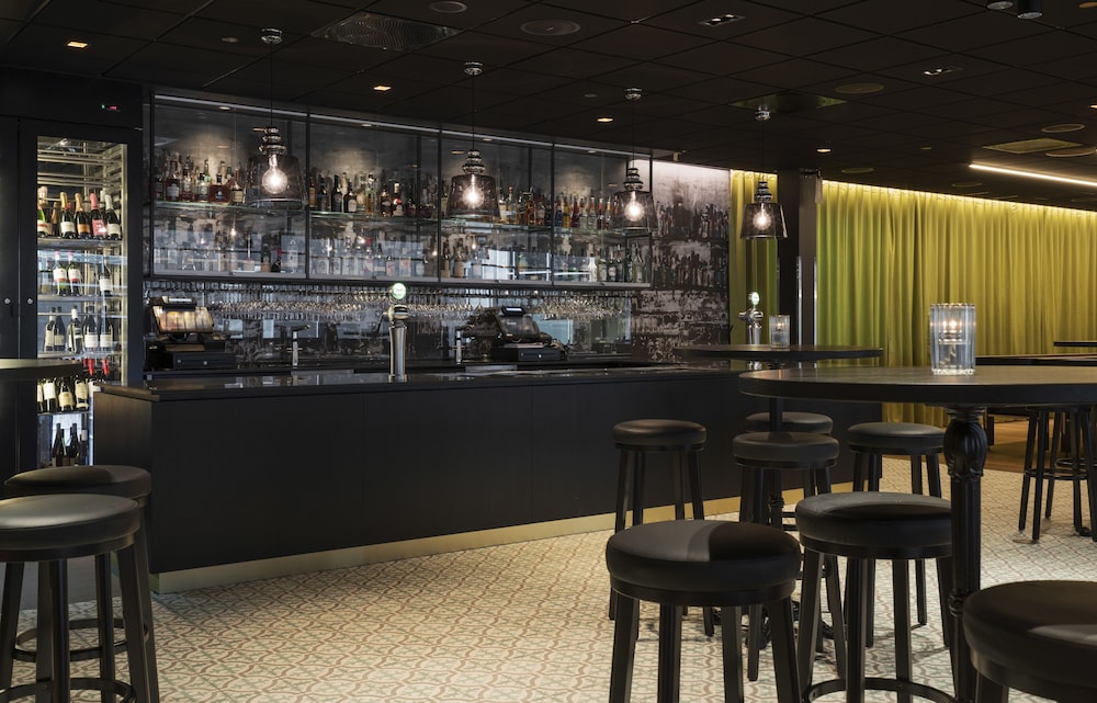 Hotel Bar