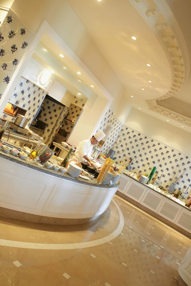 Food Court