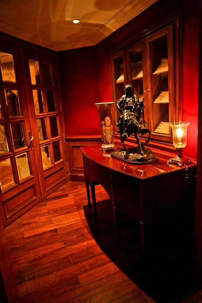 Hotel Bar