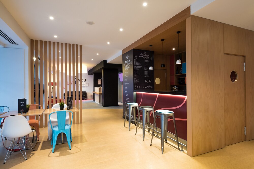 Hotel Bar