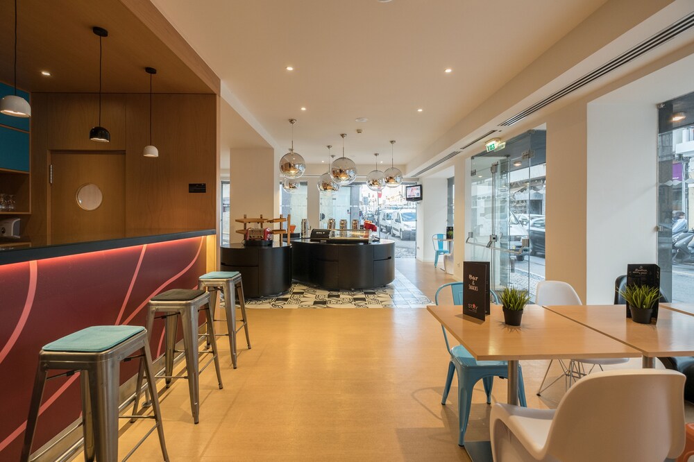 Hotel Lounge