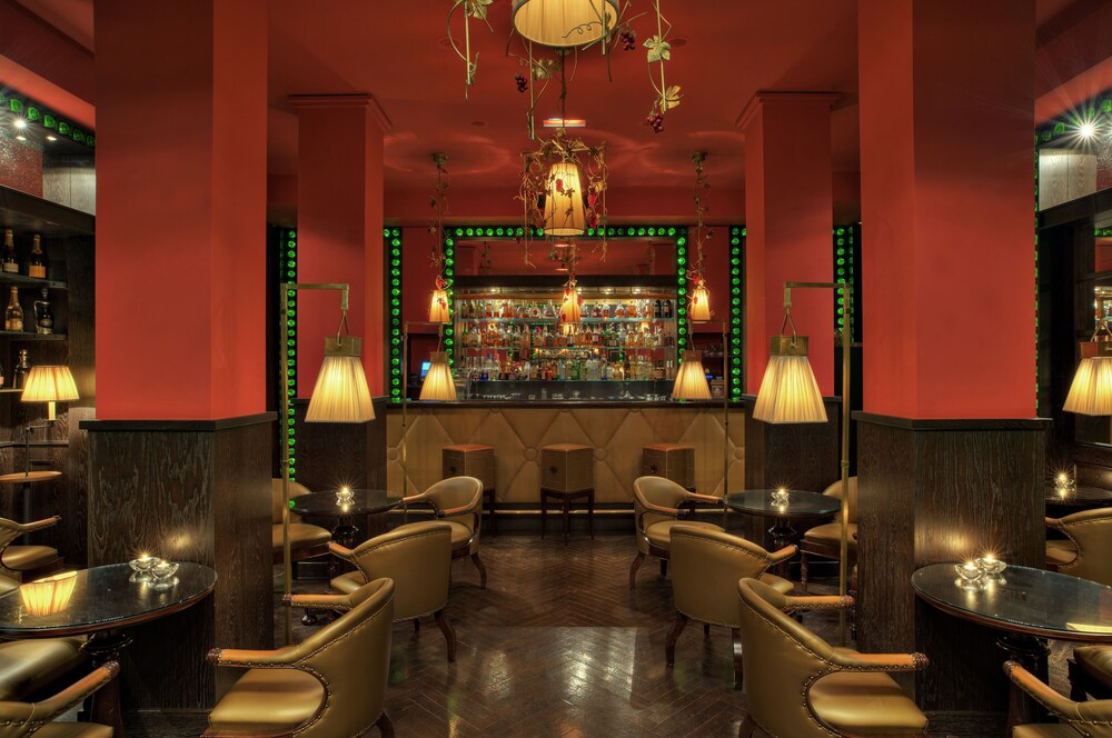 Hotel Bar