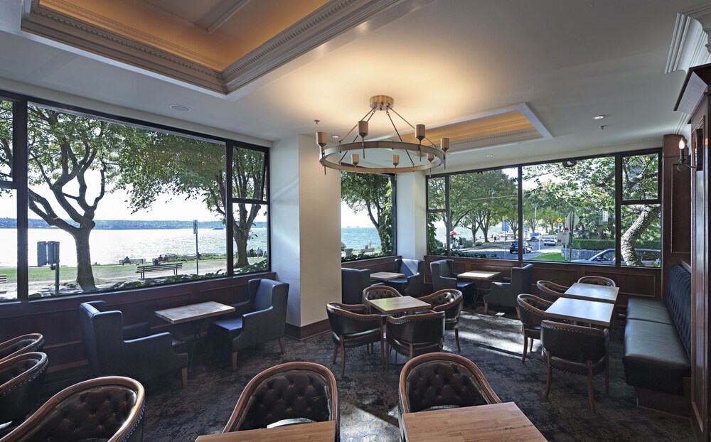 Hotel Lounge