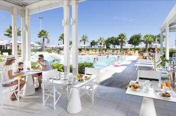 Poolside Bar