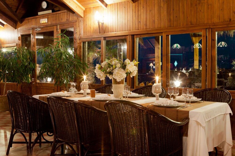Couples Dining