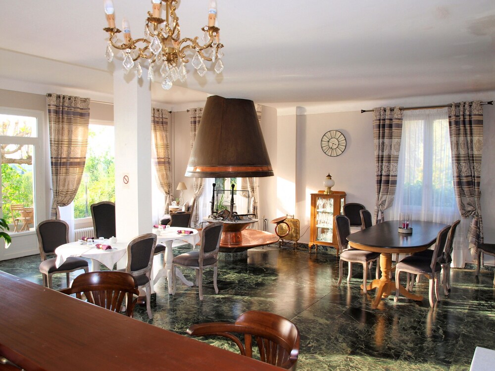 Hotel Lounge