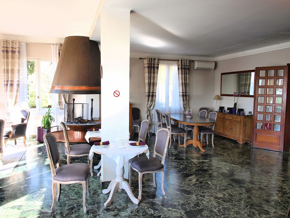 Hotel Lounge