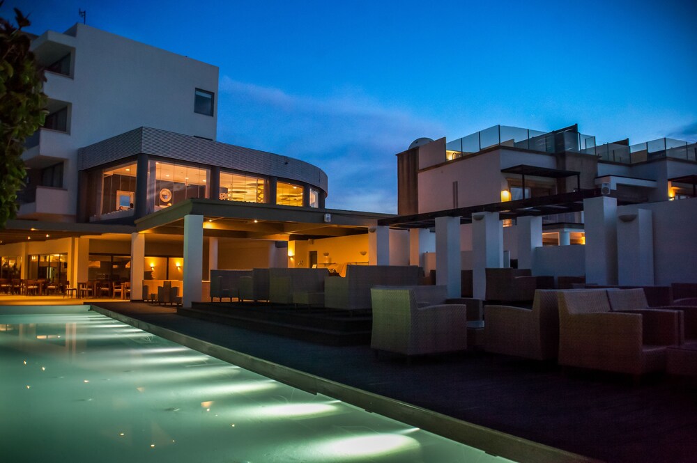 Bar en bord de piscine
