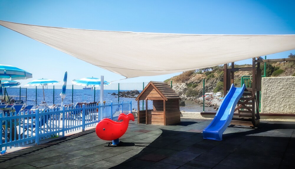 Childrens Play Area - Outdoor