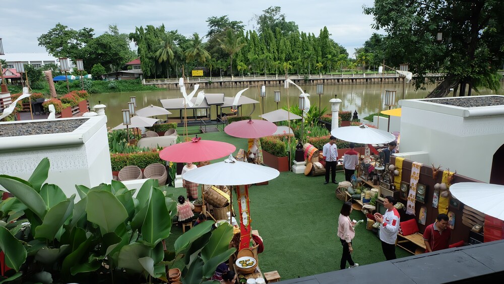 Outdoor Banquet Area
