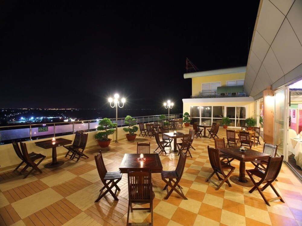 Hotel Bar