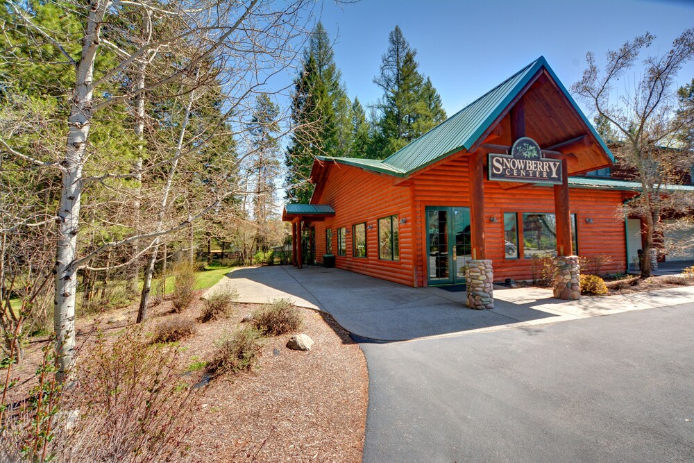Outdoor Banquet Area