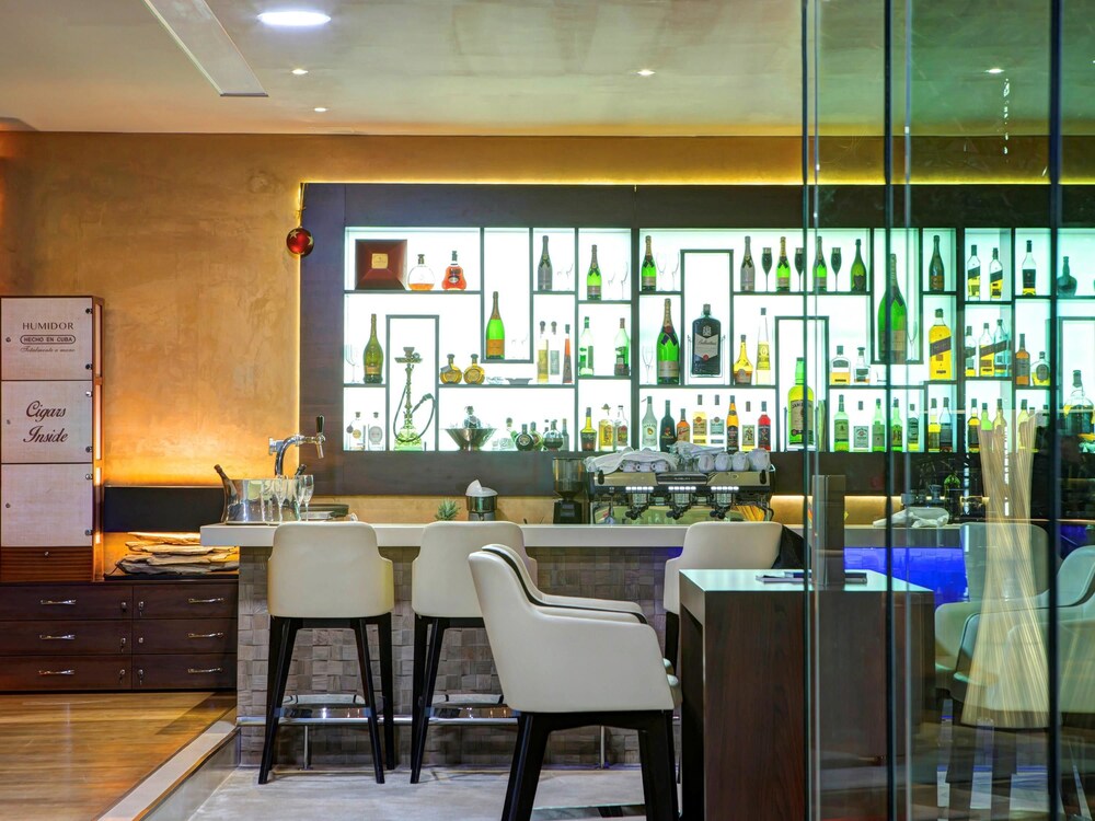 Hotel Bar