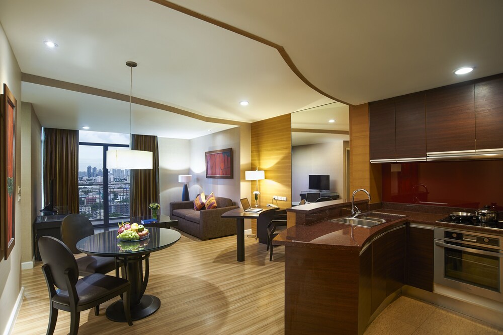 Deluxe Room, 1 Bedroom - Living Room