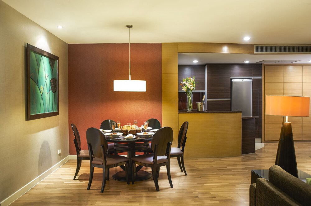 Executive Room, 3 Bedrooms - In-Room Dining