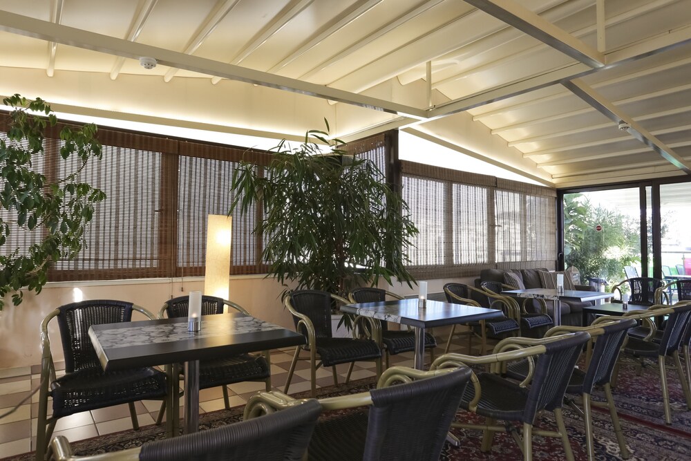 Hotel Bar
