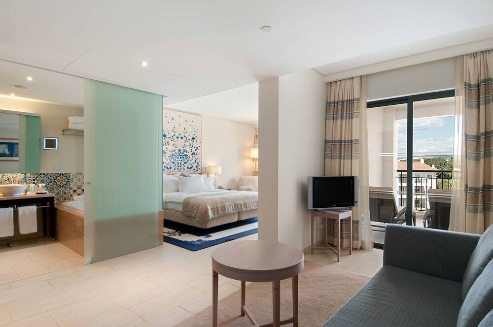 Deluxe Room, 1 King Bed (Plus) - Living Room
