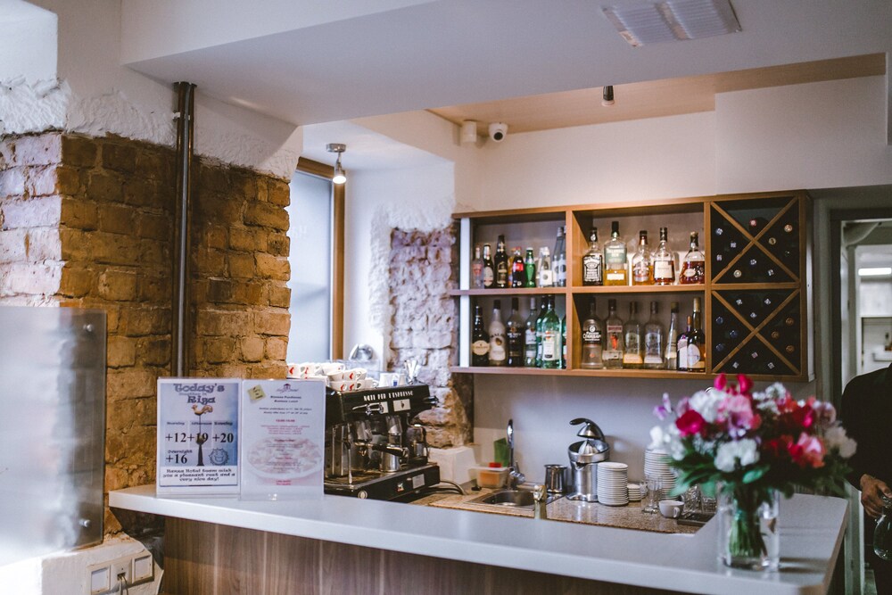 Hotel Bar