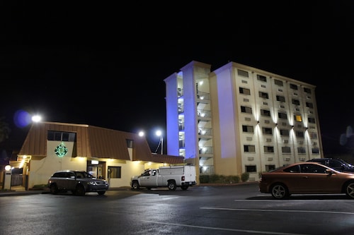 Emerald Coast Inn And Suites