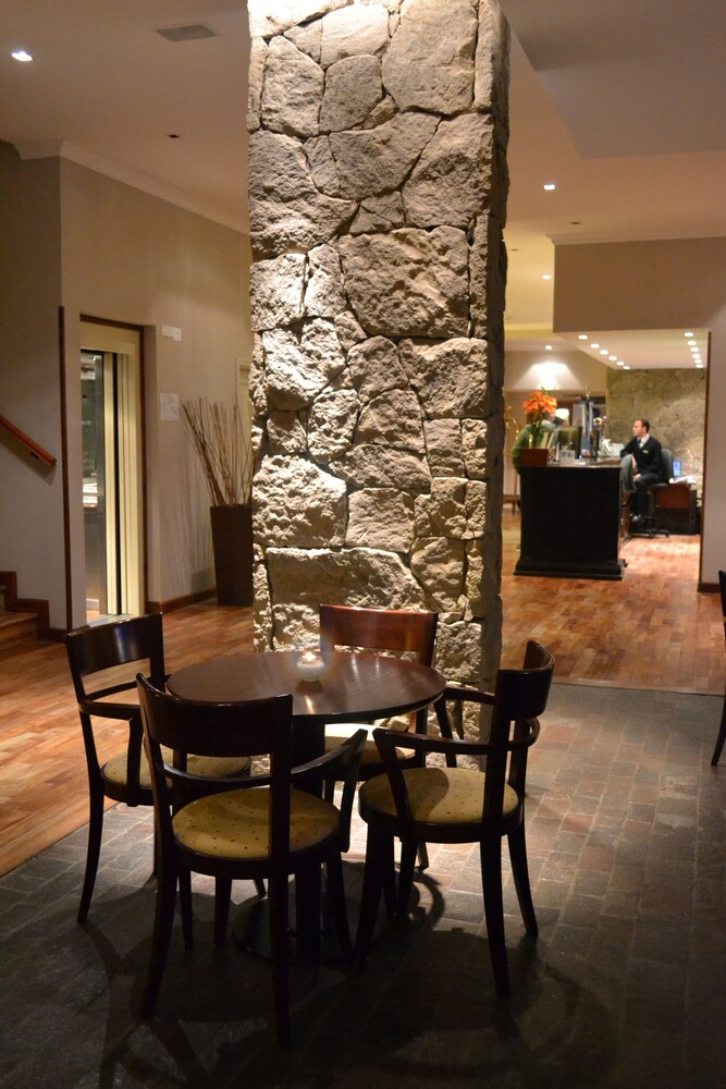 Hotel Bar