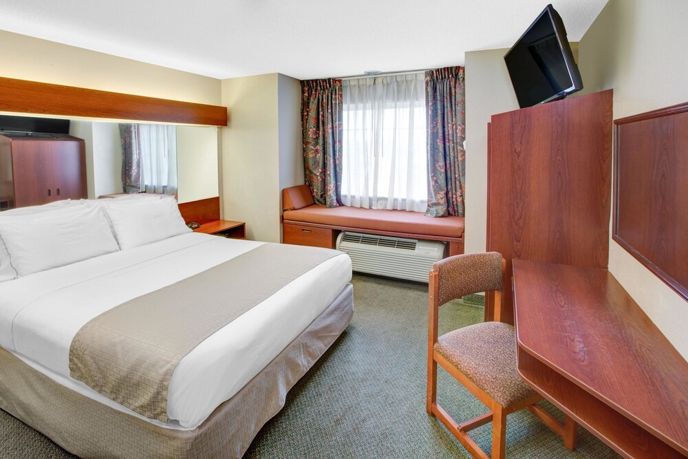 Room, Microtel Inn & Suites by Wyndham Hattiesburg