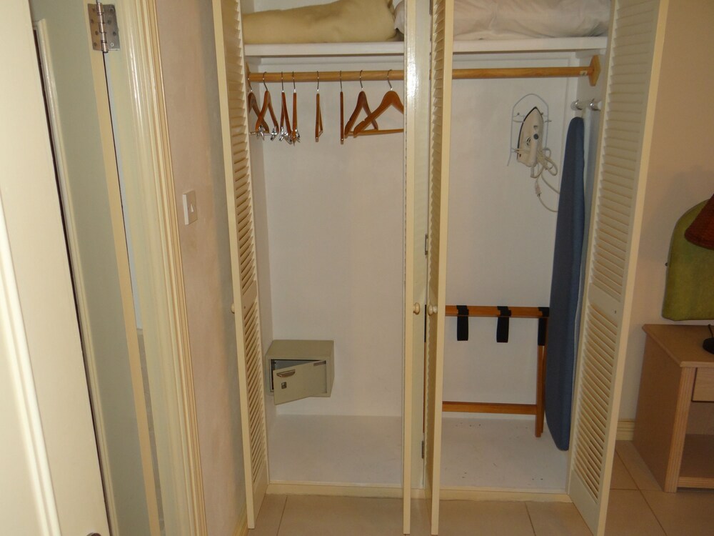 Standard Studio - Guestroom