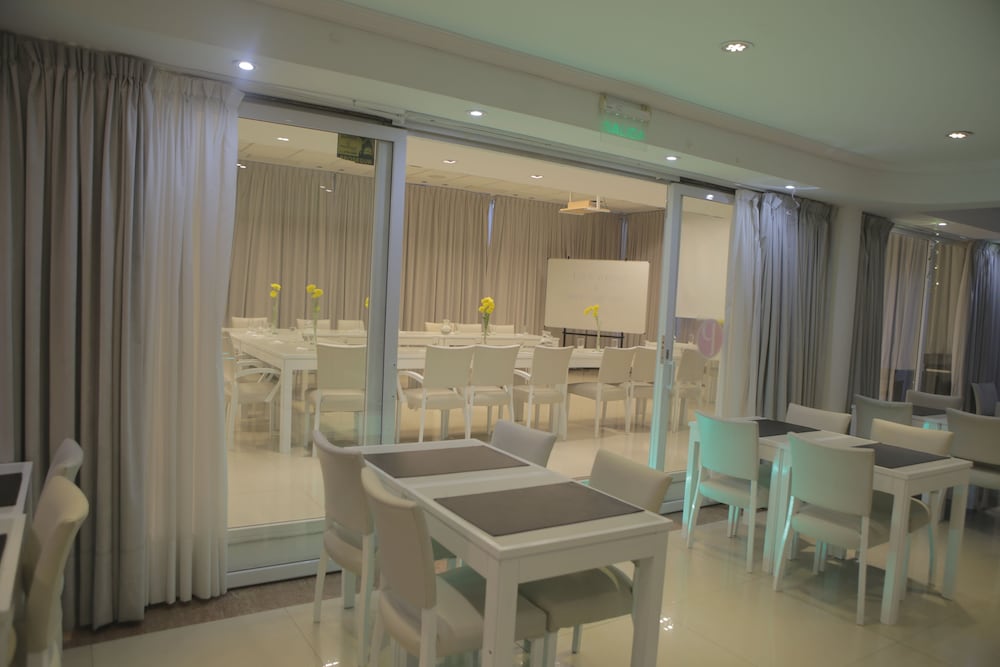 Hotel Lounge