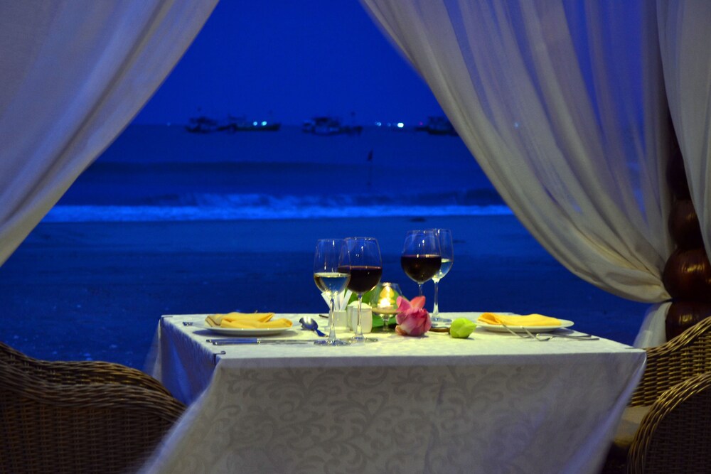 Couples Dining
