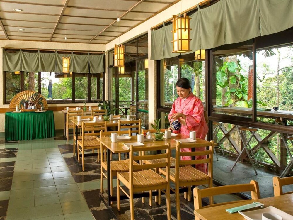 Food Court