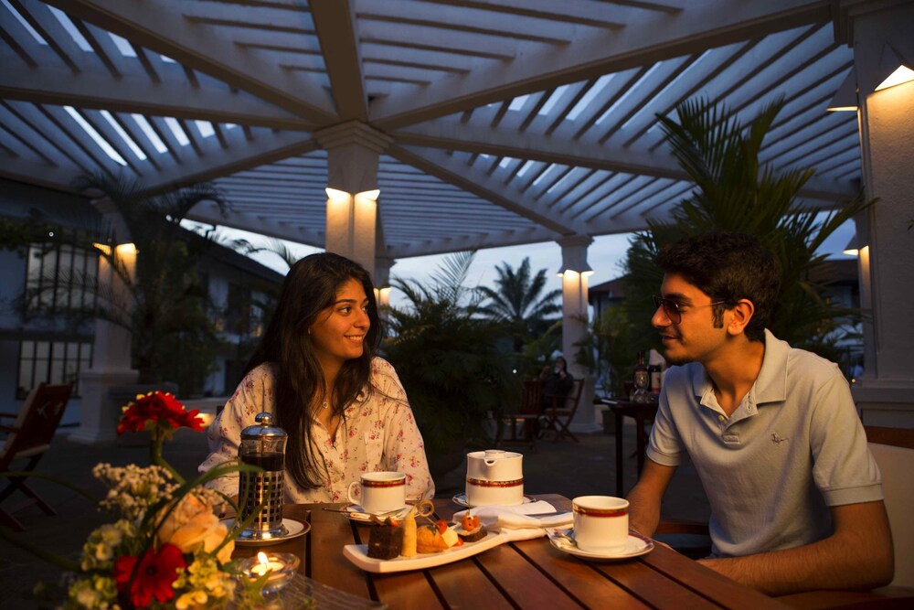 Couples Dining