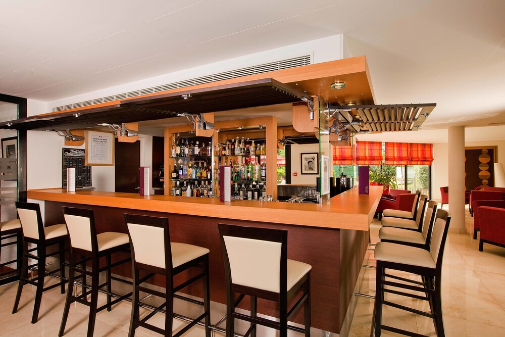 Hotel Bar