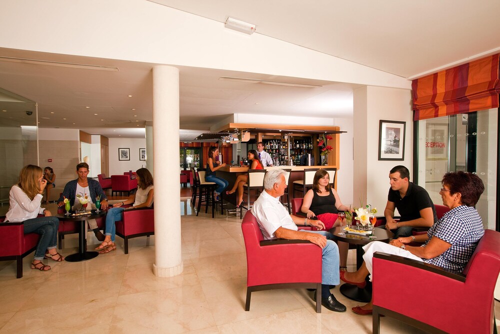 Hotel Bar