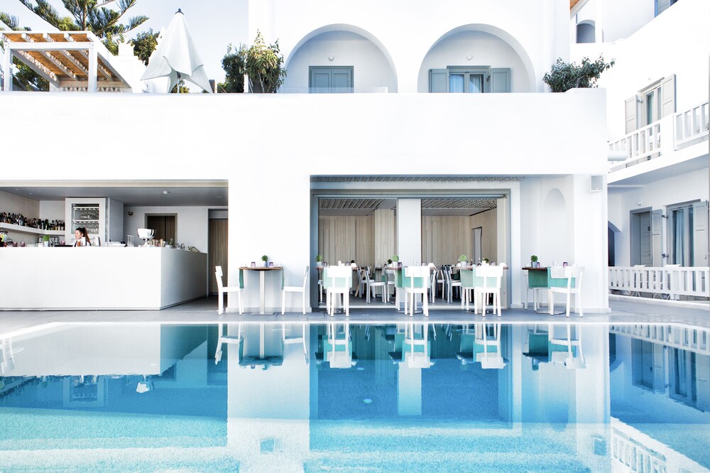 Poolside Bar