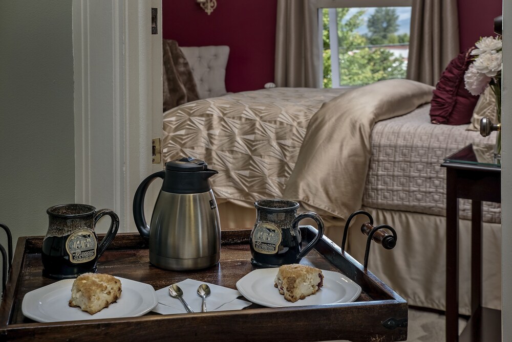 Room Service - Dining