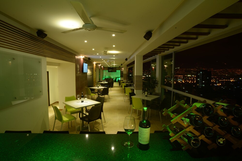 Hotel Bar