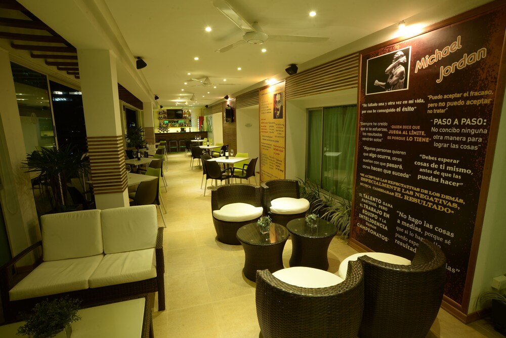 Hotel Bar