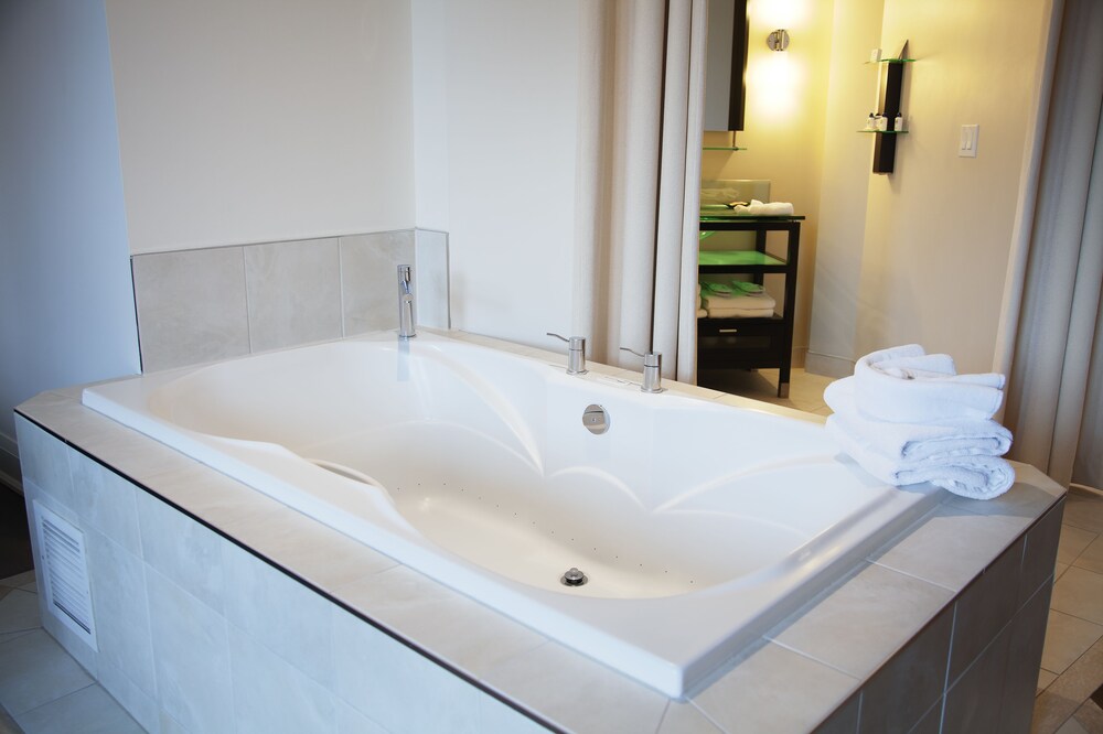 Jetted Tub