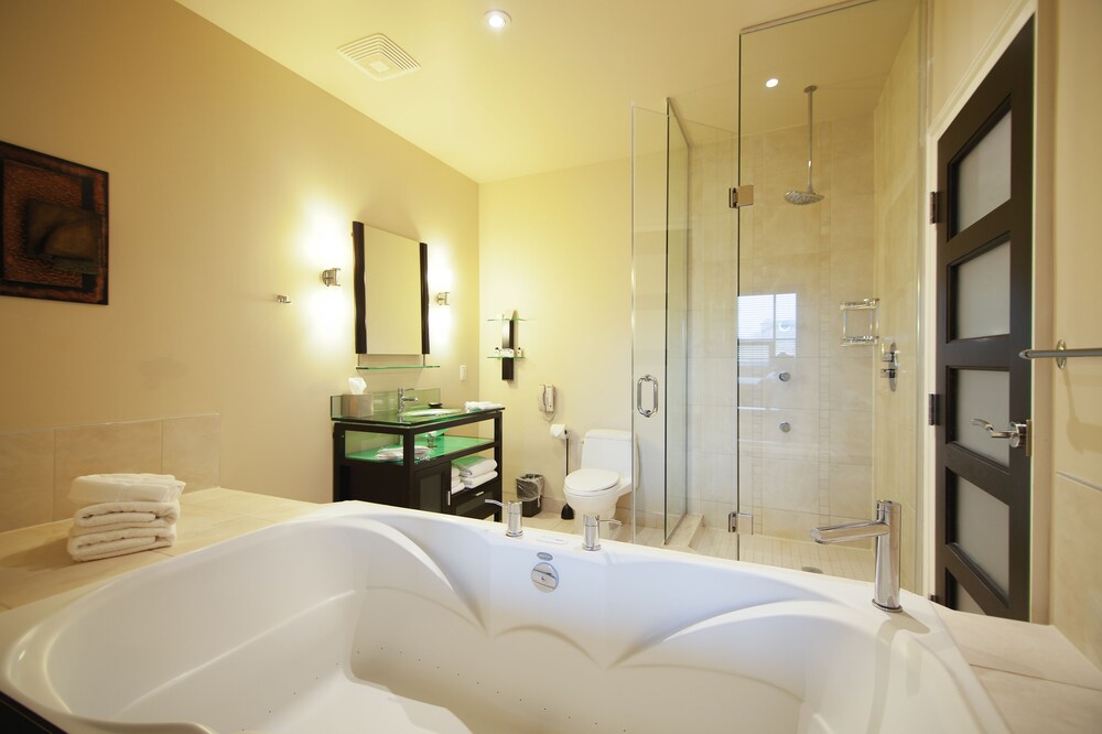 Deep Soaking Bathtub