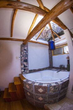 Deep Soaking Bathtub