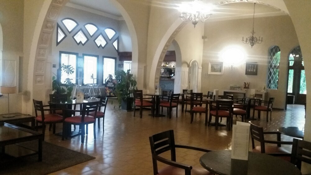Hotel Bar