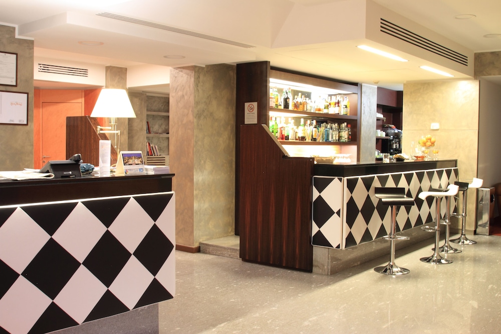 Hotel Bar