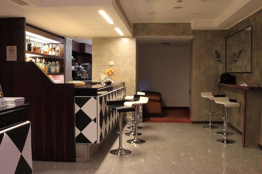 Hotel Bar