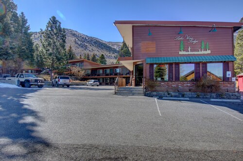 Lake View Lodge