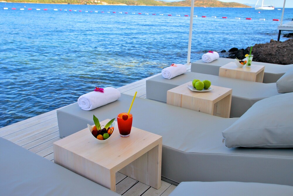 Sundeck