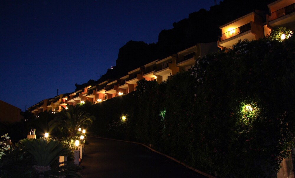 Facciata hotel (sera/notte)