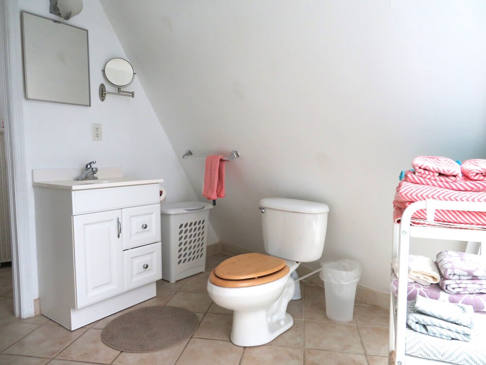 Classic House, 2 Bedrooms, Non Smoking - Bathroom