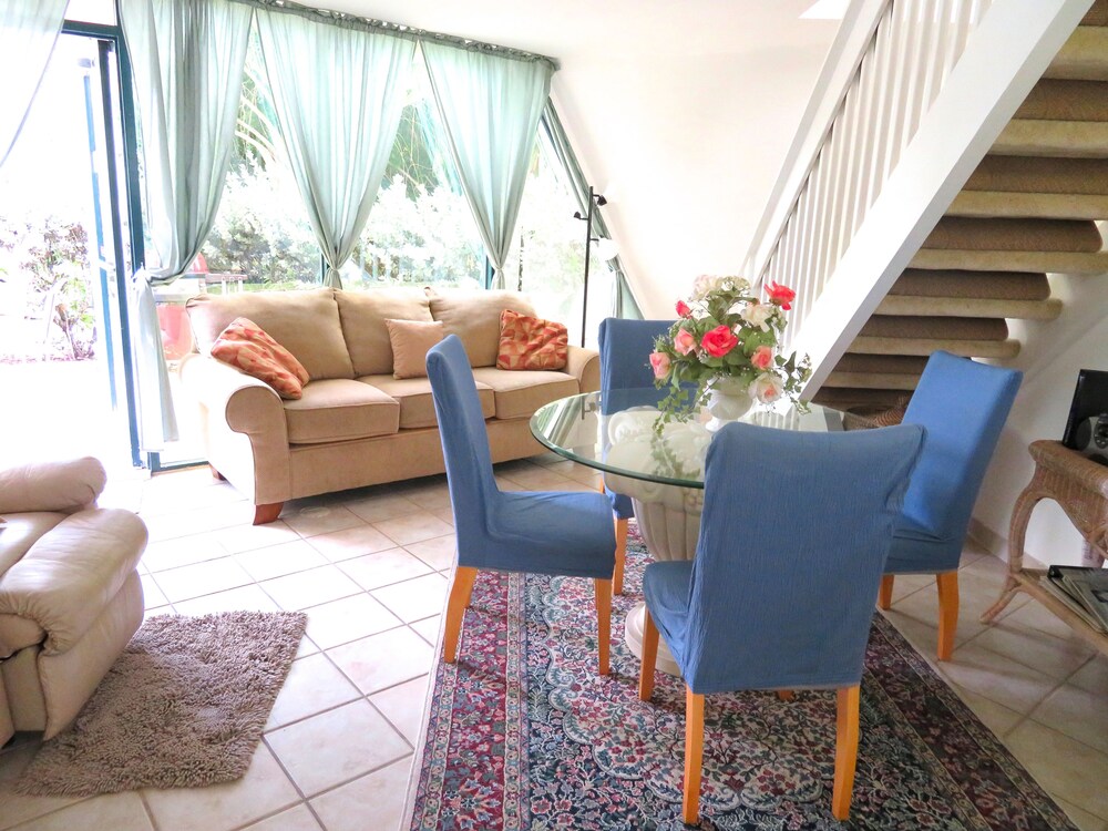 Comfort House, 2 Bedrooms, 2 Bathrooms - Living Area