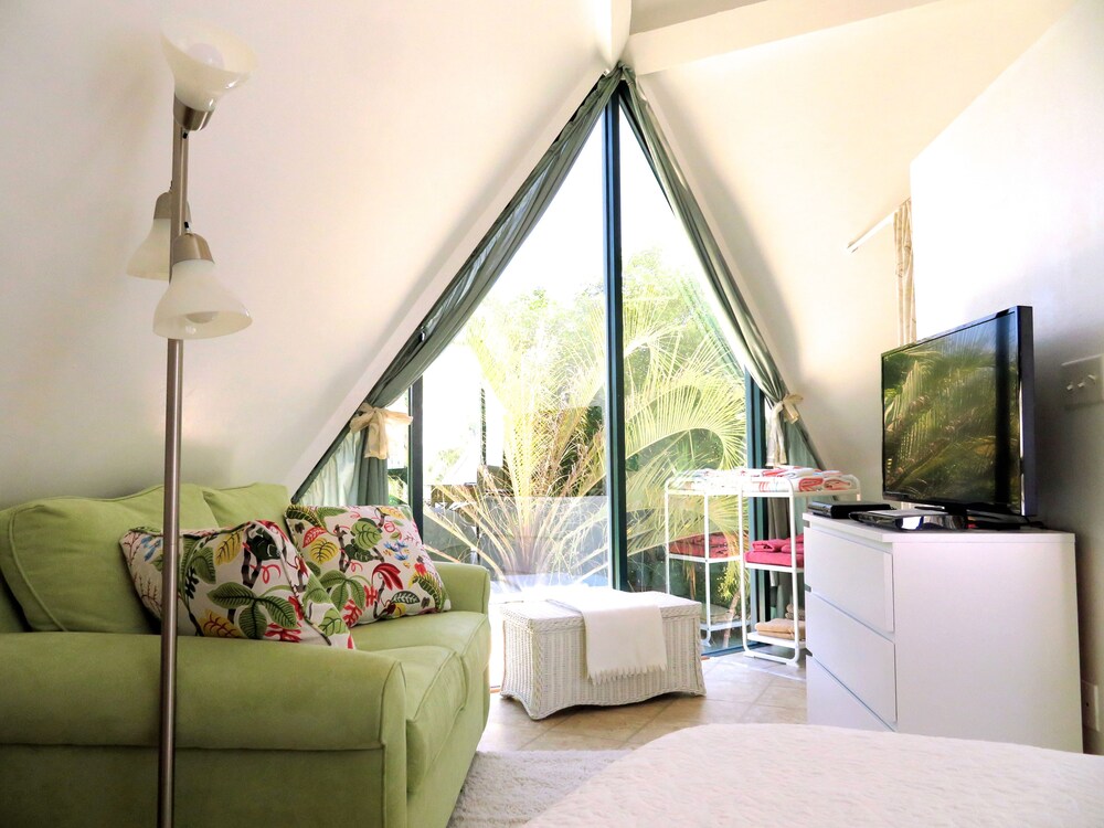Comfort House, 2 Bedrooms, 2 Bathrooms - Living Area
