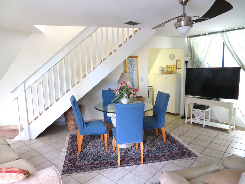 Comfort House, 2 Bedrooms, 2 Bathrooms - Living Area